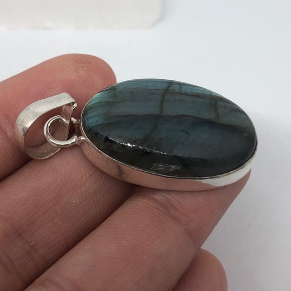 Labradorite Pendant - Picture 4 of 4